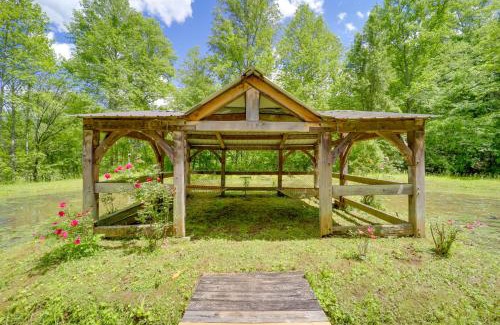 Vein Mountain Casa | Private Hot Tub and Deck! Secluded Marion Cabin