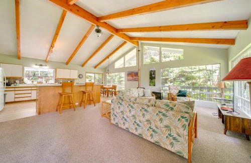 Volcano Casa | Private Hot Tub and Deck Tranquil Volcano Hideaway!
