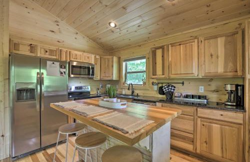 Murphy Casa | Private Hot Tub and EV Charger Cozy Murphy Cabin!