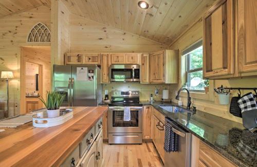 Murphy Casa | Private Hot Tub and EV Charger Cozy Murphy Cabin!