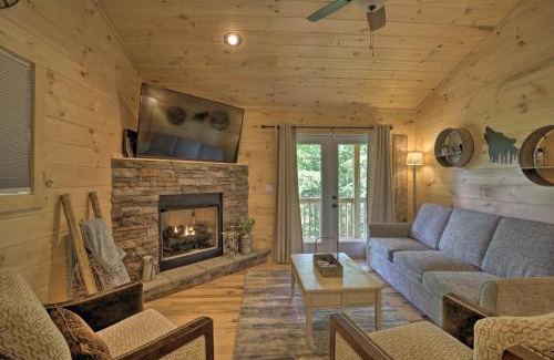 Murphy Casa | Private Hot Tub and EV Charger Cozy Murphy Cabin!