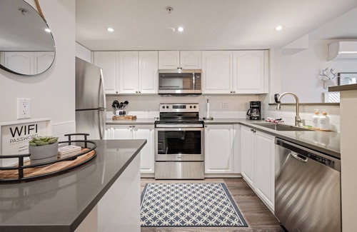 Whistler Cay Heights Casa | Private Hot Tub | BBQ | Pool | A/C | Free Parking | Renovated | Whistler Village