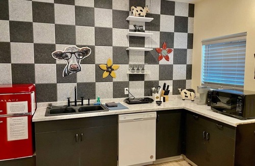 Ahwahnee Apartamento | Private HOT TUB/BBQ/Sleeps 2/Crazy Cow