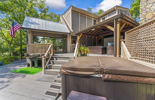 Green Hills Casa | Private Hot Tub ~ Fire Pit ~ 5 Miles to Downtown