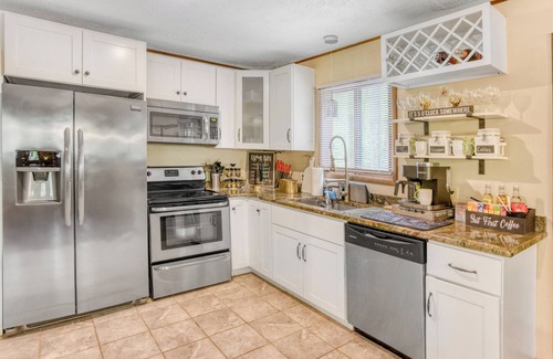 Tobyhanna Cabina | Private Hot Tub & Game Room: Pocono Family Cabin!