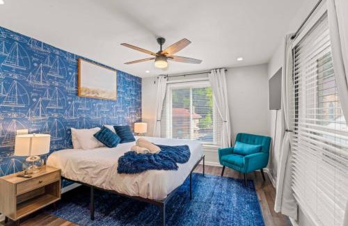 Pittsburgh Casa | Private Hot Tub King beds 1 Block from Butler