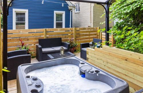 Pittsburgh Casa | Private Hot Tub King beds 1 Block from Butler