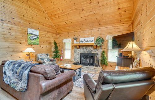 Sevierville Casa | Private Hot Tub Lake Resort Cabin in Sevierville!