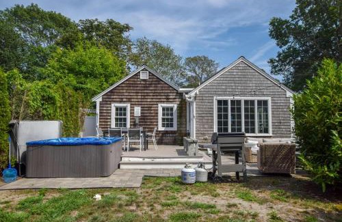 Yarmouth Port Casa | Private Hot Tub Near Dennis Pond