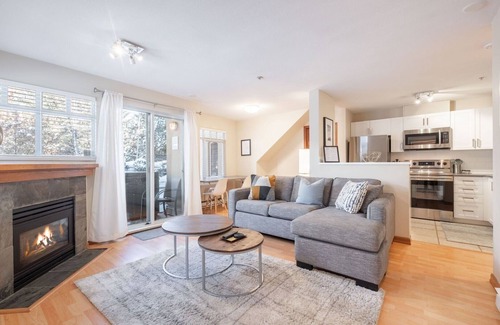 Whistler Cay Estates Condominio | Private Hot Tub | Pets | Free Parking | Location!