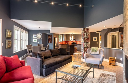 Blueberry Hill Apartamento | Private Hot Tub | Large deck | Wifi | Free Parking