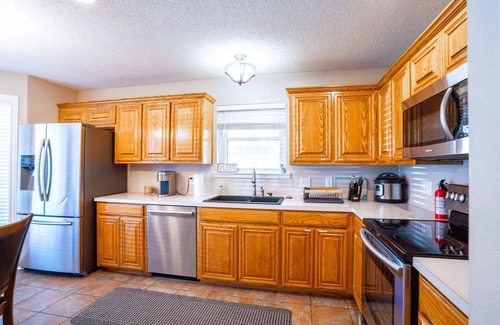 Southwest Arlington Casa | Private Hot Tub & Pool, Fenced Yard, & Walking Distance To Shopping