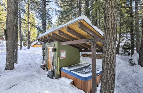 Tahoe Paradise Casa | Private Hot Tub Quintessential Tahoe Cabin