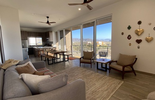 Cerritos Condominio | Private HOT tub *walk to surf* Vacation Perfection