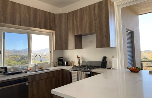 Cerritos Condominio | Private HOT tub *walk to surf* Vacation Perfection