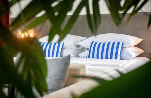 Sangkat Sla Kram Casa | Private hotel with 4 suite rooms, Sky Bar and Full restaurant