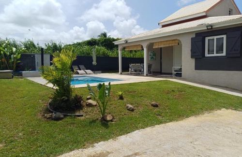 Lamentin Casa | Private House for Vacation, Castel