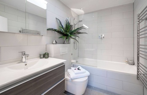 Kensington Casa | PRIVATE HOUSE in the hart of London Kensington. Walk to the V&A or Royal Albert