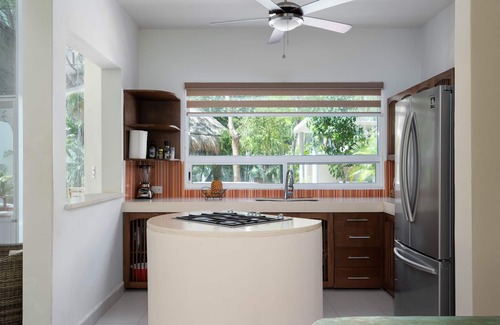 La Veleta Casa | Casa privada con casita de invitados, piscina y jardines.