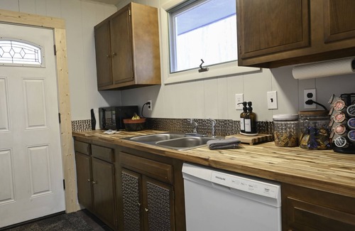 Bellaire Cabina | Private in woods 3bedroom cabin, 1 minute drive to ski slopes. Bon fire pit