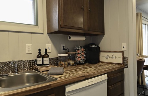 Bellaire Cabina | Private in woods 3bedroom cabin, 1 minute drive to ski slopes. Bon fire pit