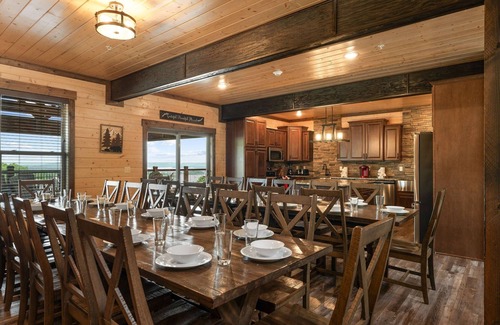 Branson Casa | Private Indoor Pool-Basketball Court-Movie Room-Hot Tub-Games-Sleeps 52-Table Rock View-Free Tickets