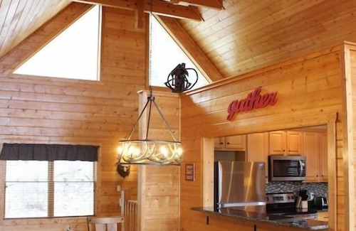 Gatlinburg - Pigeon Forge Cabina | ¡¡¡Totalmente impresionante!!! *** Piscina cubierta privada *** Sauna!-¡Bañera de hidromasaje!-Luchas vistas!-¡Arcada!