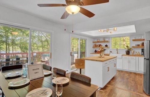 Locust Lake Village Casa | Private Jacuzzi, Firepit, Grill, Backyard entrance to East Lake, Tennis, Basketball, Soccer, Volleyball!