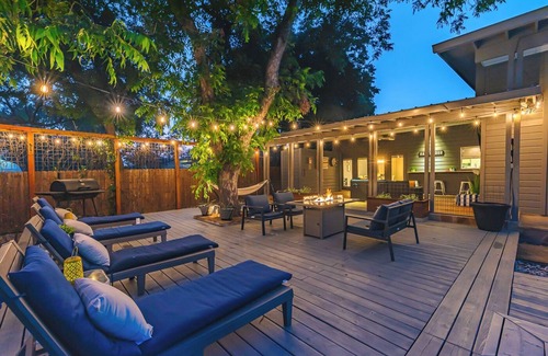 Shearer Hills - Ridgeview Casa | Private Jetted POOL, Firepit & BBQ in a Stunning House By Airport