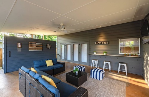 Shearer Hills - Ridgeview Casa | Private Jetted POOL, Firepit & BBQ in a Stunning House By Airport
