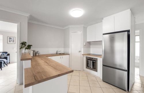 South Yunderup Casa | Private Jetty Dolphins Family Pets-canal Life