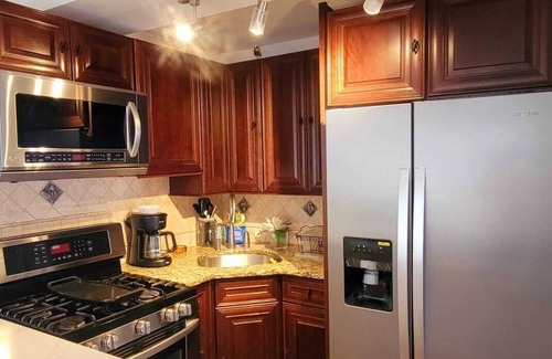 Throgs Neck Casa | Private King size suite with hot tub & own bathroom