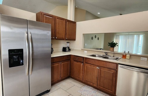 Poinciana Casa | Private Kissimmee home near Disney, Legoland and more!