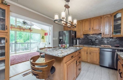 Ashley Oaks Casa | Private Knoxville Oasis