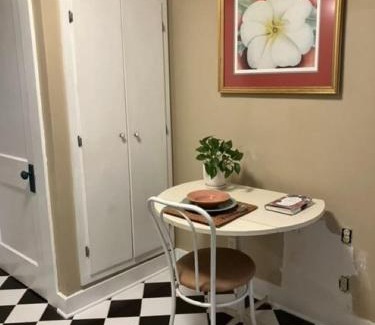 Freetown - Port Rico Apartamento | Private Lafayette Getaway Balcony & Kitchen