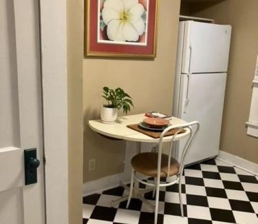 Freetown - Port Rico Apartamento | Private Lafayette Getaway Balcony & Kitchen