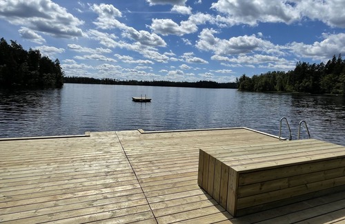 Ramkvilla Cabaña | Private lake access + pier Garden sauna Secluded location Natural grounds Fireplace bedroom