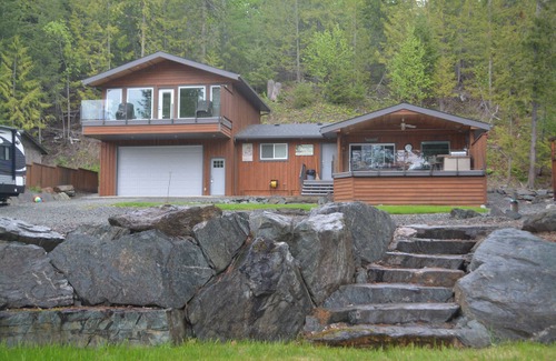 Celista Cabina | Private Lake house, huge lot Dock, own Buoy. Kid Friendly.