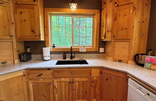 Brill Cabina | Private Lake, Sandy Beach and Fire Pit with free wood!