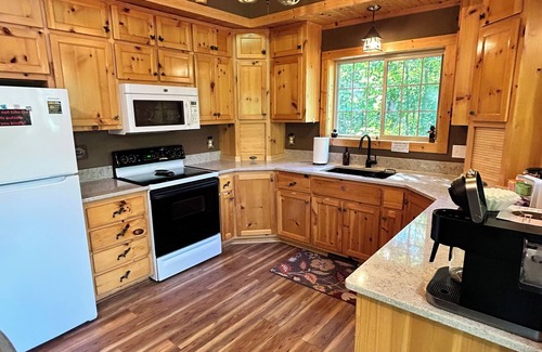 Brill Cabina | Private Lake, Sandy Beach and Fire Pit with free wood!