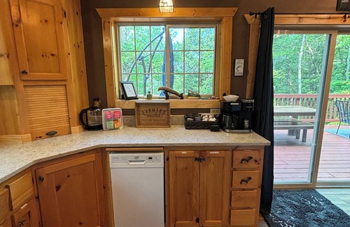 Brill Cabina | Private Lake, Sandy Beach and Fire Pit with free wood!