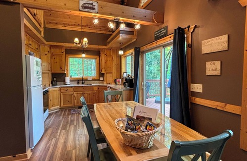 Brill Cabina | Private Lake, Sandy Beach and Fire Pit with free wood!