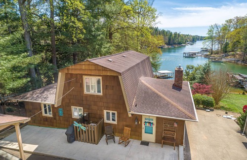 Morganton Casa | HERMOSA PROPIEDAD DEL LAGO DELANTERO