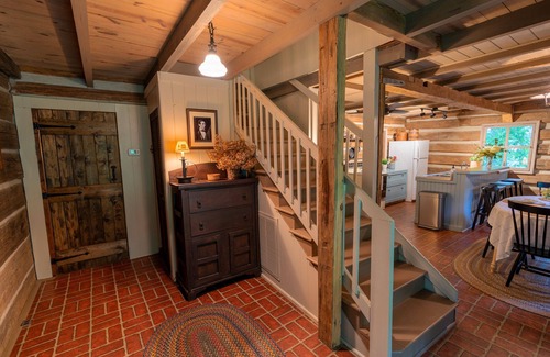 Robbinsville Cabina | Private Lakefront Log Cabin