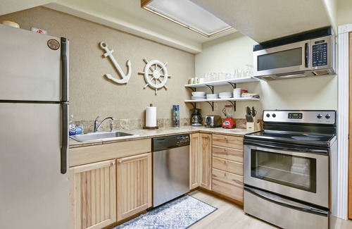 Canyon Lake Casa | Private Lakeview Resort / Sleeps up to 25 / Pet Friendly