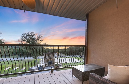 Canyon Lake Casa | Private Lakeview Resort / Sleeps up to 25 / Pet Friendly