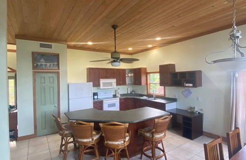 Spanish Wells Casa | Private large family home near a white sand beach