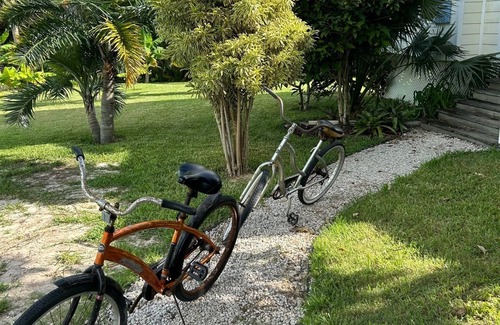 Spanish Wells Casa | Private large family home near a white sand beach