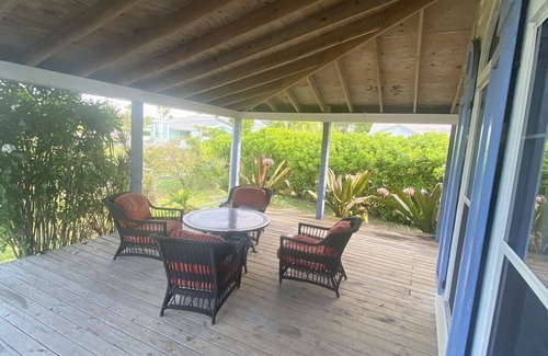 Spanish Wells Casa | Private large family home near a white sand beach