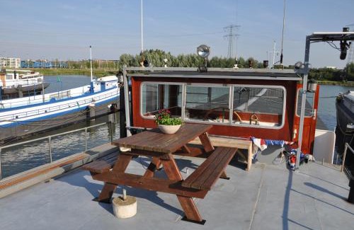 Amsterdam East Casa | Private Lodge on Houseboat Amsterdam